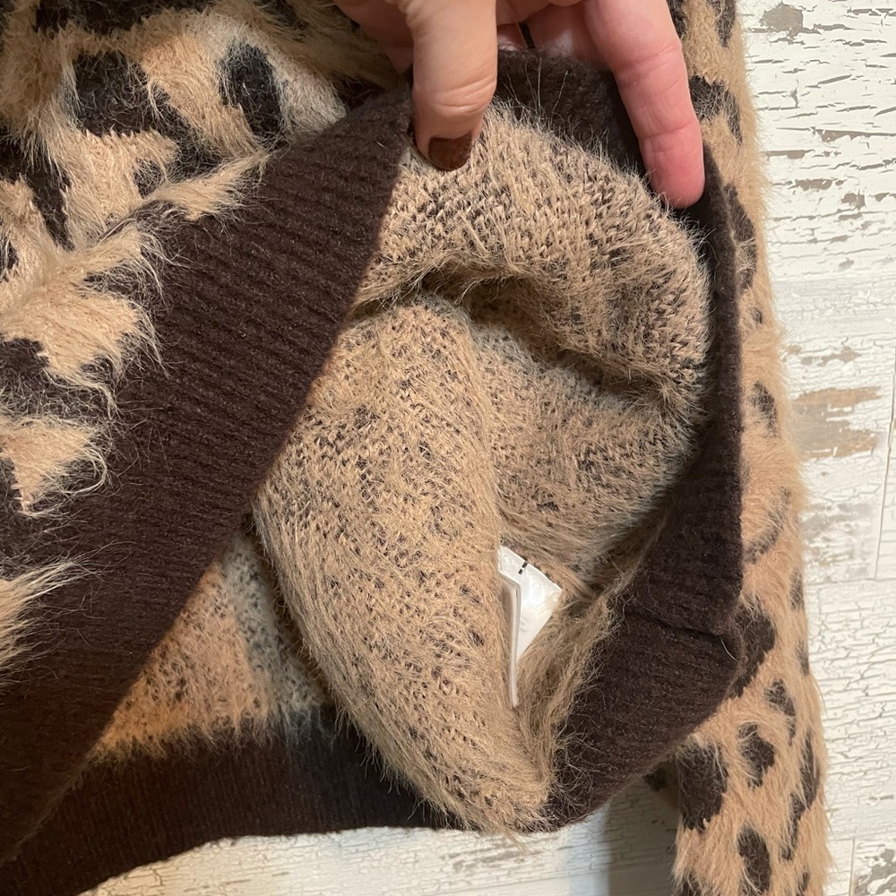 H&M leopard sweater - Picture 5 of 8
